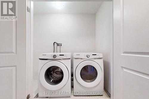 15 Dresser Lane, Hamilton, ON - Indoor Photo Showing Laundry Room