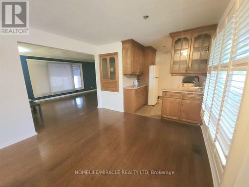 25 Beverly Road, Brantford, ON - Indoor Photo Showing Kitchen