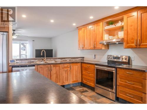 731 Columbia Place, Oliver, BC - Indoor Photo Showing Kitchen With Double Sink