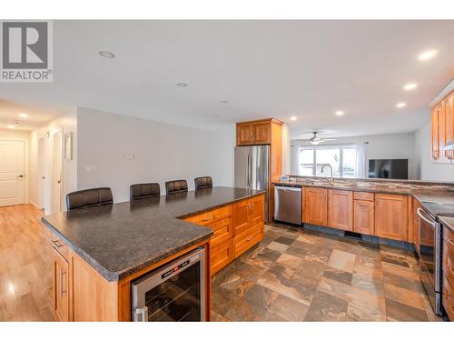 731 Columbia Place, Oliver, BC - Indoor Photo Showing Kitchen With Stainless Steel Kitchen