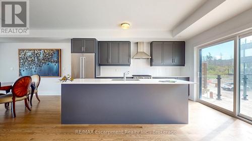 4 - 117 Sladden Court, Blue Mountains, ON - Indoor Photo Showing Kitchen