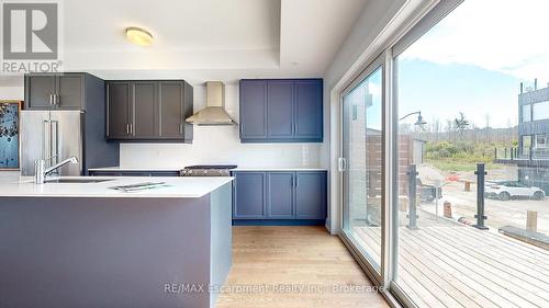 4 - 117 Sladden Court, Blue Mountains, ON - Indoor Photo Showing Kitchen