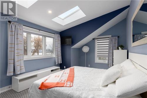 676 Bayshore Boulevard, Burlington, ON - Indoor Photo Showing Bedroom