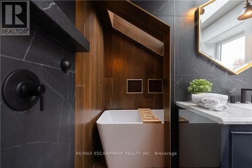 676 Bayshore Boulevard, Burlington, ON - Indoor Photo Showing Laundry Room