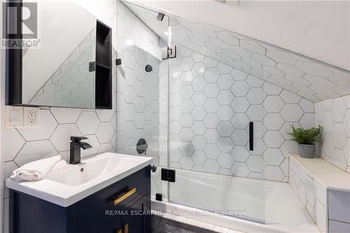 676 Bayshore Boulevard, Burlington, ON - Indoor Photo Showing Bathroom