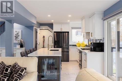 676 Bayshore Boulevard, Burlington, ON - Indoor Photo Showing Kitchen