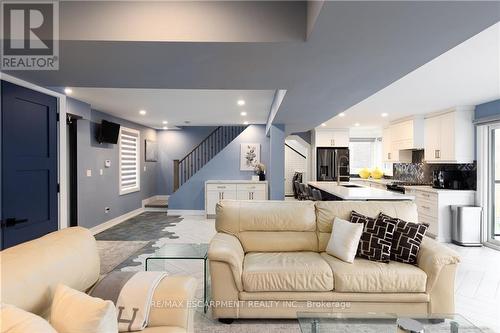 676 Bayshore Boulevard, Burlington, ON - Indoor Photo Showing Living Room