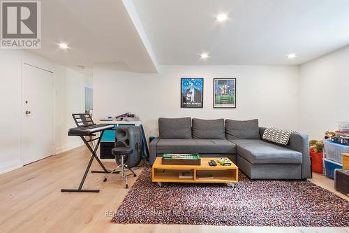 135 Deane Avenue, Oakville, ON - Indoor Photo Showing Living Room