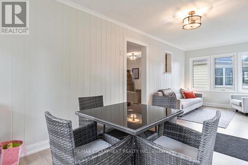 135 Deane Avenue, Oakville, ON - Indoor Photo Showing Living Room