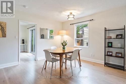 135 Deane Avenue, Oakville, ON - Indoor Photo Showing Dining Room