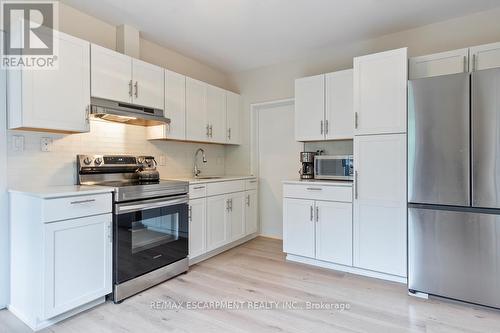 135 Deane Avenue, Oakville, ON - Indoor Photo Showing Kitchen With Stainless Steel Kitchen