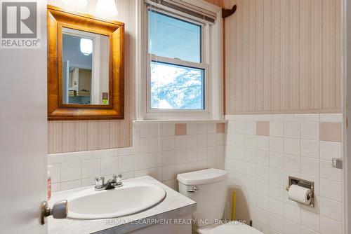 214 Donessle Drive, Oakville, ON - Indoor Photo Showing Bathroom