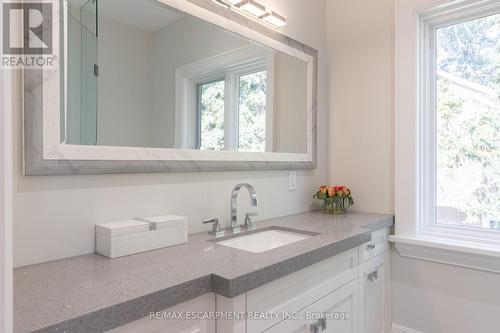 128 Balsam Drive, Oakville, ON - Indoor Photo Showing Bathroom