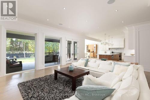 128 Balsam Drive, Oakville, ON - Indoor Photo Showing Living Room