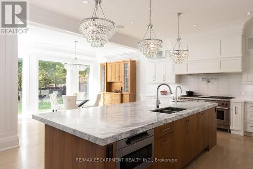 128 Balsam Drive, Oakville, ON - Indoor Photo Showing Kitchen With Double Sink With Upgraded Kitchen