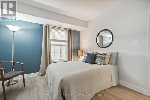 211 - 1450 Bishops Gate, Oakville, ON - Indoor Photo Showing Bedroom