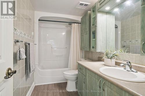 211 - 1450 Bishops Gate, Oakville, ON - Indoor Photo Showing Bathroom