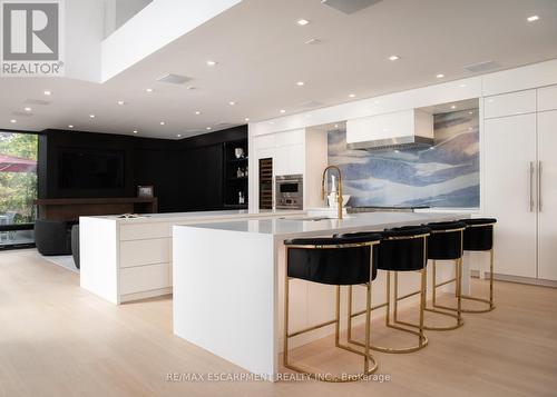 210 Chartwell Road, Oakville, ON - Indoor Photo Showing Kitchen With Upgraded Kitchen