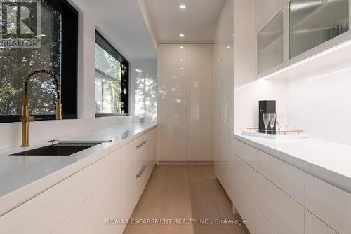 210 Chartwell Road, Oakville, ON - Indoor Photo Showing Kitchen