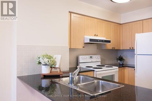 906 - 15 North Park Road, Vaughan, ON - Indoor Photo Showing Kitchen With Double Sink