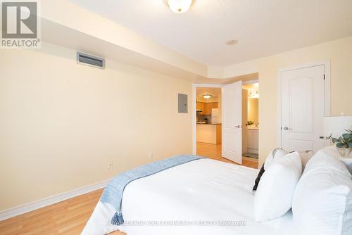 906 - 15 North Park Road, Vaughan, ON - Indoor Photo Showing Bedroom