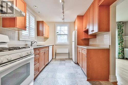 9 Hilo Road, Toronto, ON - Indoor Photo Showing Kitchen