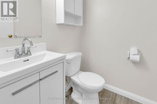 210 - 737 Deveron Crescent, London, ON - Indoor Photo Showing Bathroom