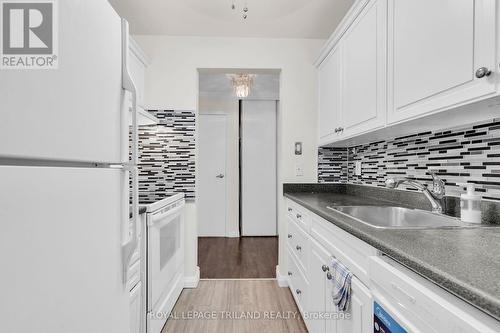 210 - 737 Deveron Crescent, London, ON - Indoor Photo Showing Kitchen