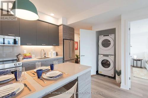 1206 - 484 Spadina Avenue, Toronto, ON - Indoor Photo Showing Kitchen