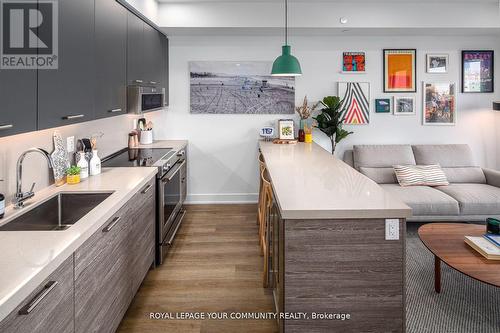 407 - 484 Spadina Avenue, Toronto, ON - Indoor Photo Showing Kitchen