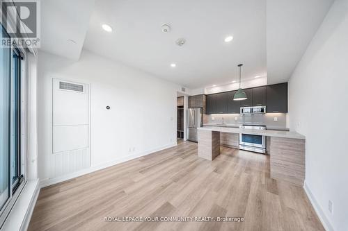 407 - 484 Spadina Avenue, Toronto, ON - Indoor Photo Showing Kitchen