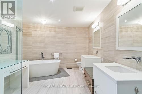 1414 Amber Crescent, Oakville, ON - Indoor Photo Showing Bathroom