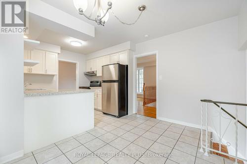 334 Oakwood Drive, Burlington, ON - Indoor Photo Showing Kitchen