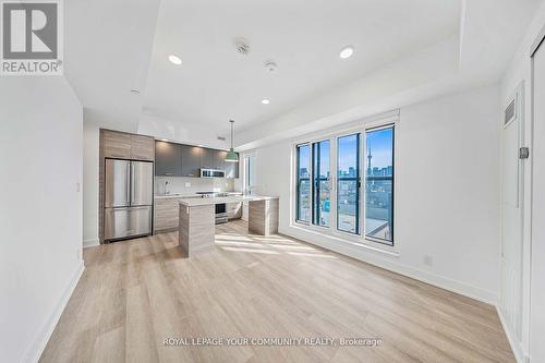 402 - 484 Spadina Avenue, Toronto, ON - Indoor Photo Showing Kitchen