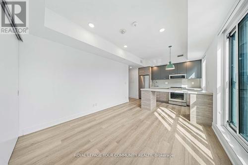 402 - 484 Spadina Avenue, Toronto, ON - Indoor Photo Showing Kitchen