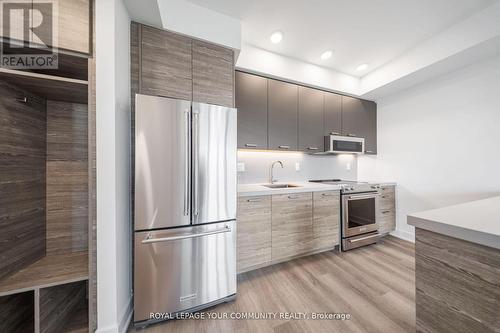 1205 - 484 Spadina Avenue, Toronto, ON - Indoor Photo Showing Kitchen With Upgraded Kitchen