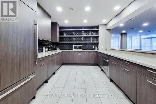 323 - 11 Bronte Road, Oakville, ON - Indoor Photo Showing Kitchen