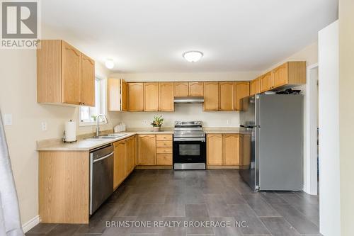 95 Sun King Crescent, Barrie, ON - Indoor Photo Showing Kitchen With Double Sink