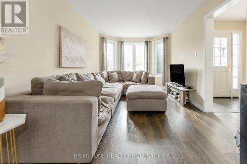 95 Sun King Crescent, Barrie, ON - Indoor Photo Showing Living Room