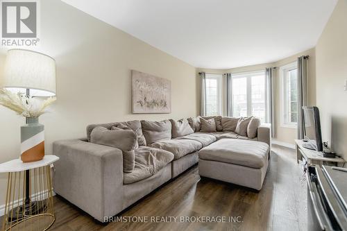 95 Sun King Crescent, Barrie, ON - Indoor Photo Showing Living Room