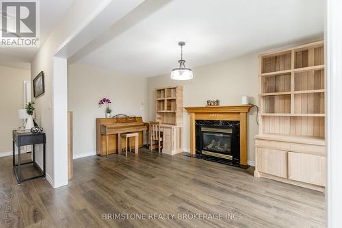 95 Sun King Crescent, Barrie, ON - Indoor Photo Showing Living Room With Fireplace