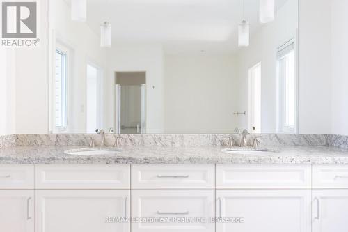 2352 Carrington Place, Oakville (Eastlake), ON - Indoor Photo Showing Bathroom