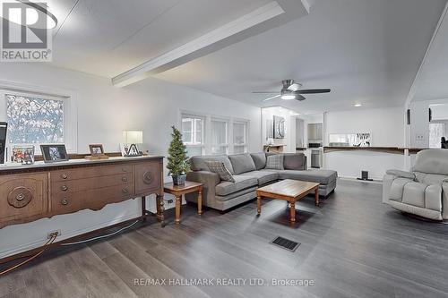 5545 Wesson Road, New Tecumseth, ON - Indoor Photo Showing Living Room