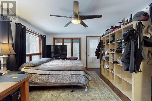 5545 Wesson Road, New Tecumseth, ON - Indoor Photo Showing Bedroom