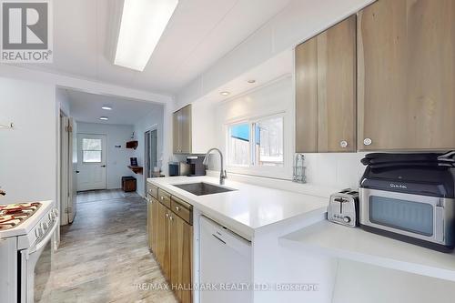 5545 Wesson Road, New Tecumseth, ON - Indoor Photo Showing Kitchen