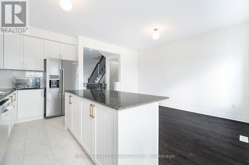 399 Tennant Circle, Vaughan, ON - Indoor Photo Showing Kitchen