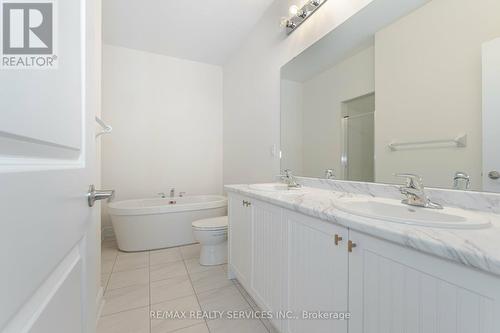 399 Tennant Circle, Vaughan, ON - Indoor Photo Showing Bathroom