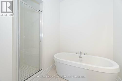 399 Tennant Circle, Vaughan, ON - Indoor Photo Showing Bathroom