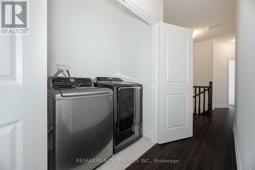 399 Tennant Circle, Vaughan, ON - Indoor Photo Showing Laundry Room