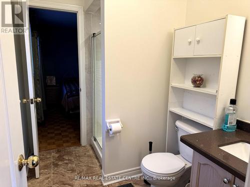 40 Giza Crescent, Brampton, ON - Indoor Photo Showing Bathroom